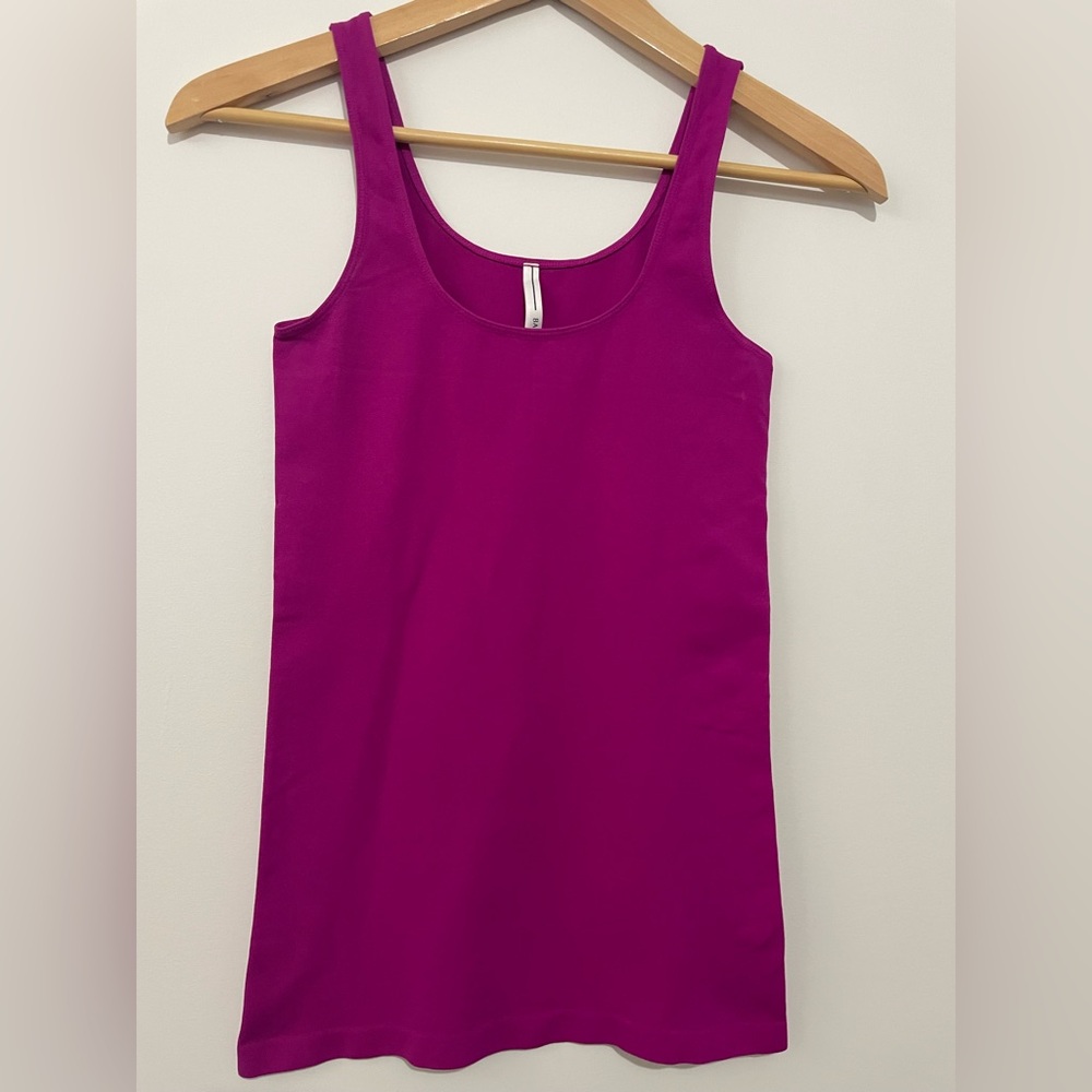 Babaton Sculpt layering tank top